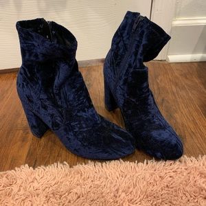 💙Velvet blue Booties 🌚